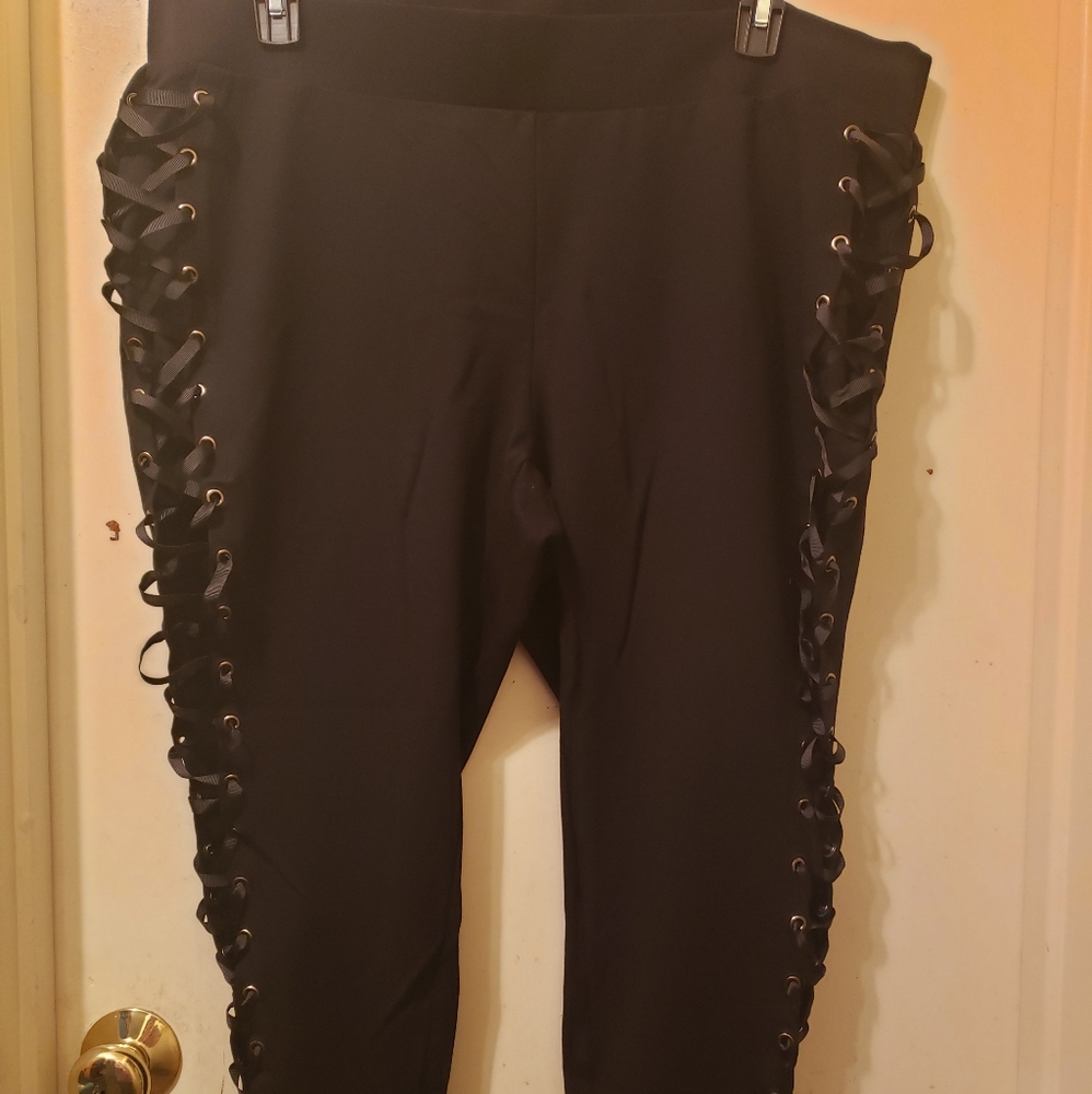 Torrid leggings lace up size 3